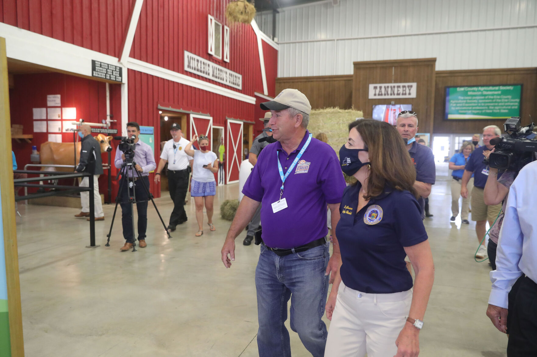 Kathy Hochul, lieutenant governor of New York, right, is shown around by Barry Flansburg
